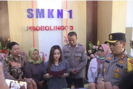 Istri Polisi yang Bentak dan Maki Siswi SMK Magang Minta Maaf Sambil Menangis