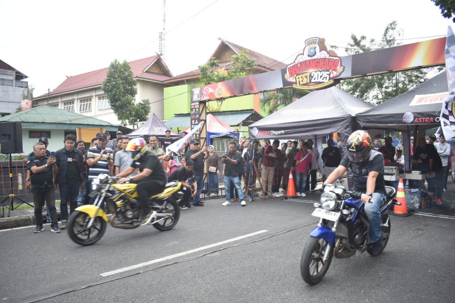 Hari Bhayangkara ke-79 Dimeriahkan Aksi Balap Seru, Bupati Ungguli Kapolres di Sirkuit Jalanan
