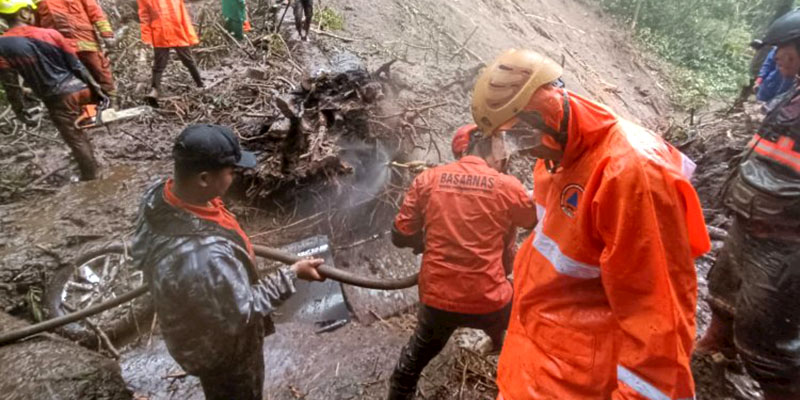 Tanah Longsor Timbun Mobil di Mojokerto, Satu Orang Meninggal Dunia