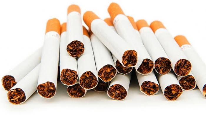 Jokowi Jelaskan Alasan Larang Penjualan Rokok Eceran