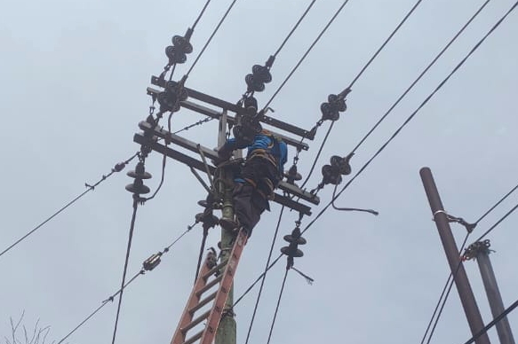 Arus Listrik 6.105 Pelanggan PLN di Kampar Terdampak Puting Beliung