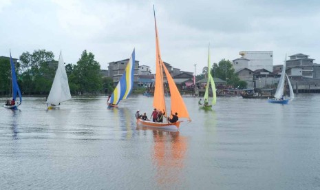 Plt Bupati Asmar Ajak Masyarakat Jadikan Lomba Sampan Layar Sebagai Ajang Memelihara dan Mewariskan Permainan Olahraga Tradisional