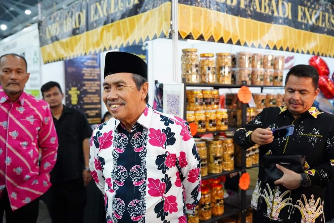 Cerita Lahapnya Gubernur Riau Makan di Warung Makan Khas Kampar di Kajang, Malaysia