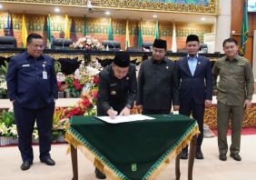 DPRD Gelar Rapat Paripurna, APBD Riau 2023 Sah Capai Rp 9,83 Triliun