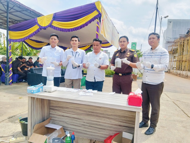 Puluhan Perkara Inkrah, Kejari Indragiri Hulu Hancurkan Barang Bukti Narkotika dan Barang Rampasan