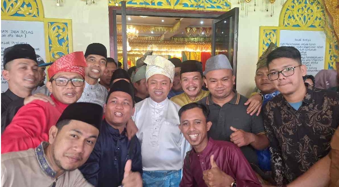 Gubernur Riau Tegaskan Makna Tepuk Tepung Tawar sebagai Doa dan Restu Pemimpin