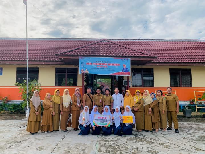 Prestasi Membanggakan, SMPN 4 Rengat Juara II Lomba Tarian Zapin Melayu