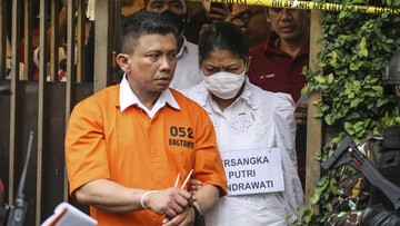 Putri Candrawathi Disebut Pinjam Nama Ajudan untuk Buka Rekening