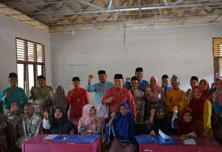 Ada Kelas Baca Tulis bagi Lansia di Siak