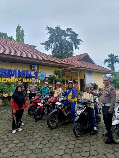 Kolaborasi Edukatif, Polisi dan Guru Bersatu Bangun Kesadaran Tertib Lalu Lintas Pelajar