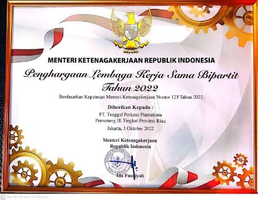KEREN...Kementerian Tenaga Kerja RI Beri Piagam Penghargaan PT Tunggal Perkasa Plantation