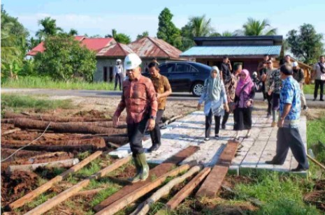 Plt Bupati Asmar Minta Pembangunan Perpustakaan Diselesaikan Tepat Waktu