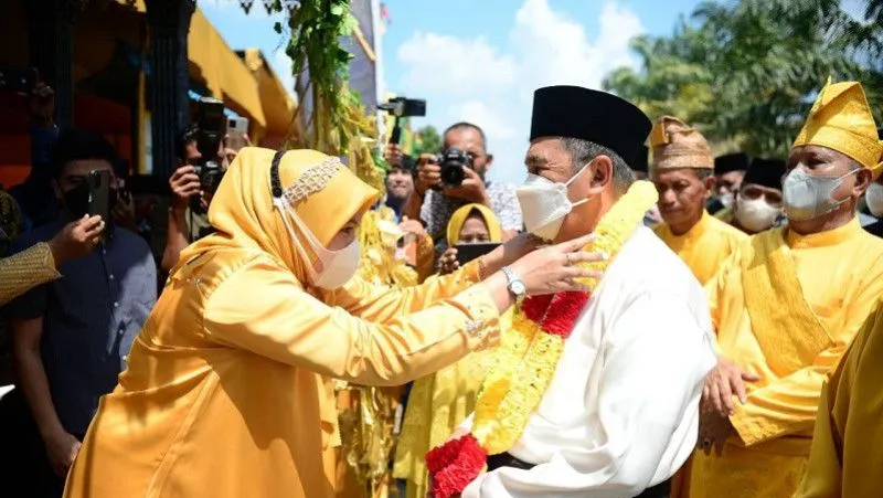 Gubri Dianugerahi Gelar Datuk Sutan Sotio Amanah Tuah Nogoi