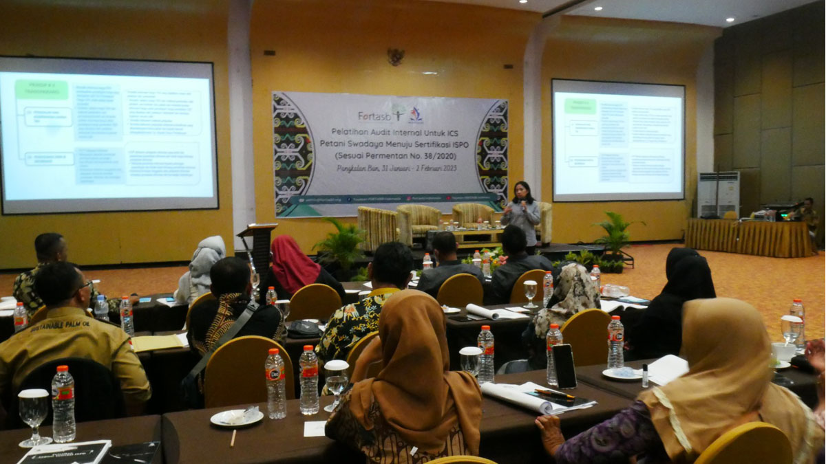 100 Petani Sawit Swadaya dan Pendamping Dilatih untuk Audit Internal Sertifikasi ISPO