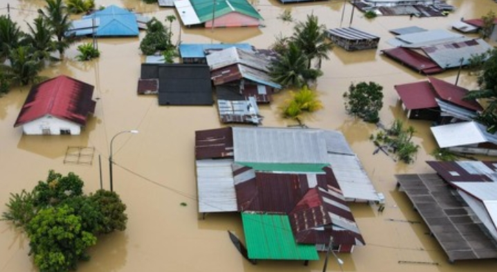 Anwar Ibrahim Larang Menteri Cuti Tanggapi Banjir Parah yang Landa Malaysia, Evakuasi Massal Terus Dilakukan