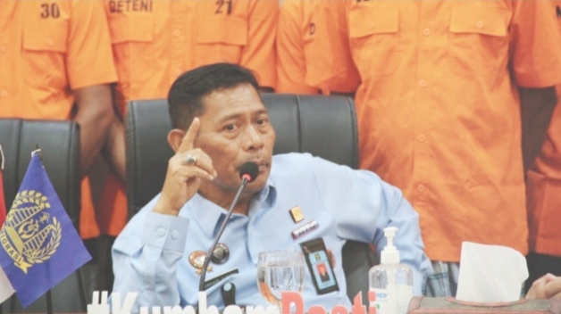 Bawa Sabu, Sipir Rutan Pekanbaru Tabrak Polisi