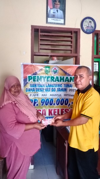 54 Keluarga di Desa Kelesa Terima BLT untuk Perkuat Ekonomi Keluarga
