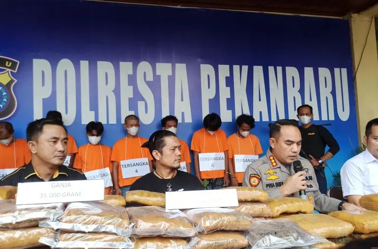 Polisi Pekanbaru Gagalkan Peredaran 73 kg Ganja Kering yang dikirim ke Jakarta
