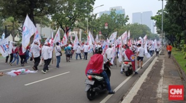 Buruh Demo Dekat Istana di Jakarta, di Jatim Depan Kantor Khofifah
