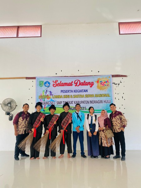 Talenta Muda Bersinar, SMPN 4 Rengat Juara di Ajang FLS2N Kabupaten