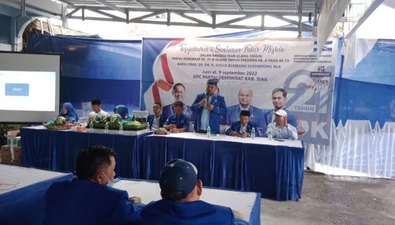 Tolak Kenaikan BBM, Demokrat Siak Bagikan Sembako ke Masyarakat