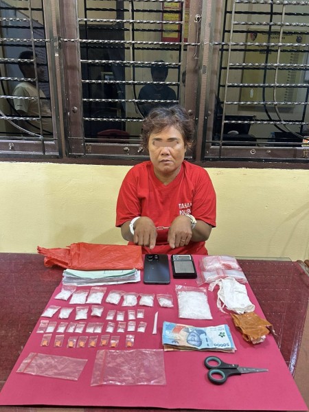 Emak-Emak 52 Tahun di Lirik Ditangkap, Simpan 104 Gram Sabu dan 8 Butir Ekstasi di Rumahnya