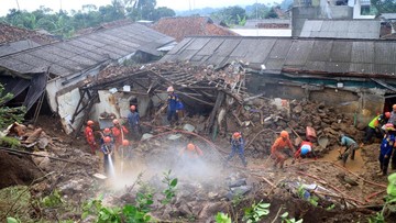 Empat Warga Meninggal Dunia Tertimbun Longsor di Cijeruk Bogor