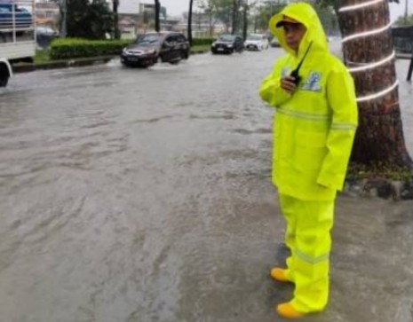 Lebih 7 Jam Diguyur Hujan, Sejumlah Titik Di Pekanbaru Banjir