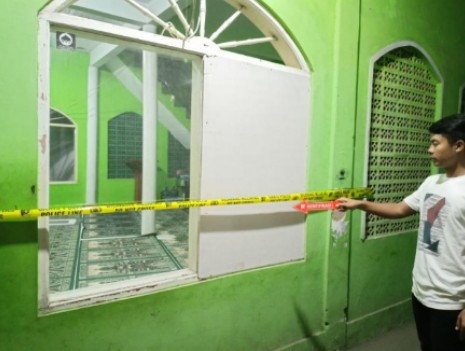 Setelah Kabur, Pemuda Perusak Masjid Jami Al Hidayah Menyerahkan Diri