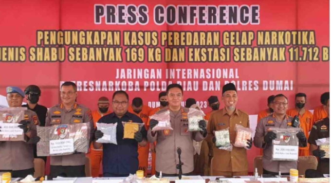 Polisi Tangkap 9 Penyelundup Sabu-sabu Seberat 169 Kilogram di Dumai