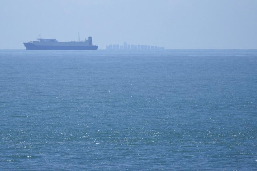 Jet Tempur dan Kapal Perang China Lintasi Garis Median Selat Taiwan