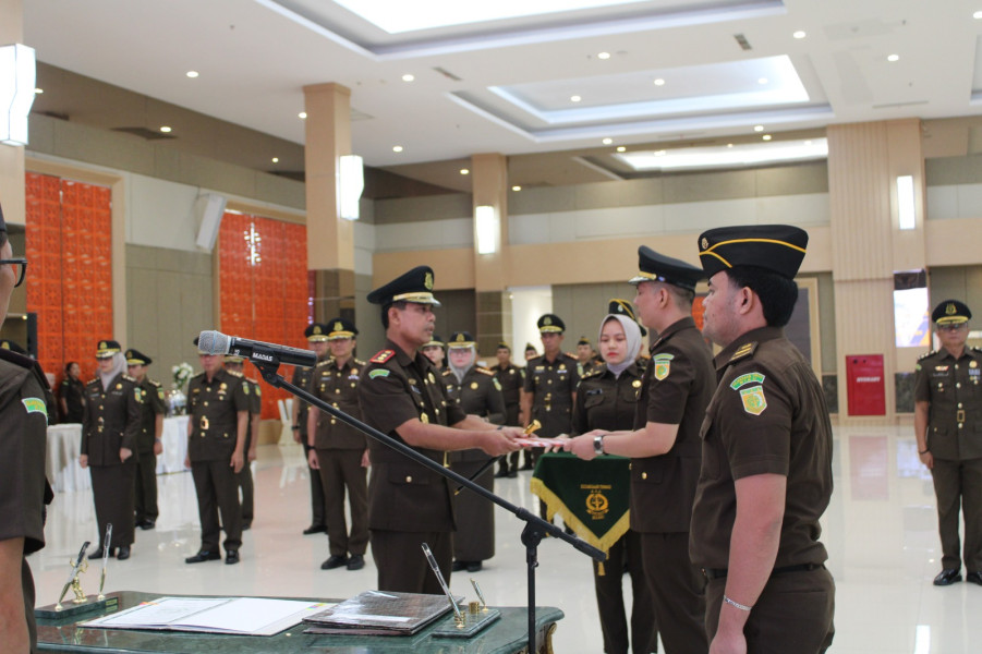 Pelantikan dan Serah Terima Jabatan Kepala Kejaksaan Negeri Indragiri Hulu di Kejaksaan Tinggi Riau