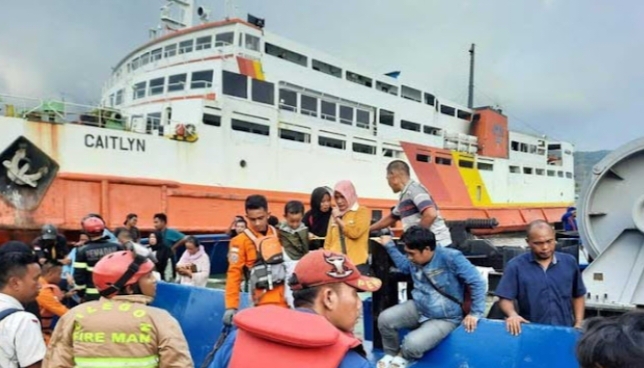 Kapal Fery KMP Royce Terbakar di Perairan Merak, Evakuasi Penumpang Masih Berlangsung