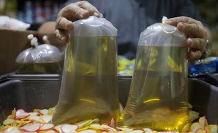 Luhut Bakal Hapus Minyak Goreng Curah, Diganti Minyak Goreng Kemasan