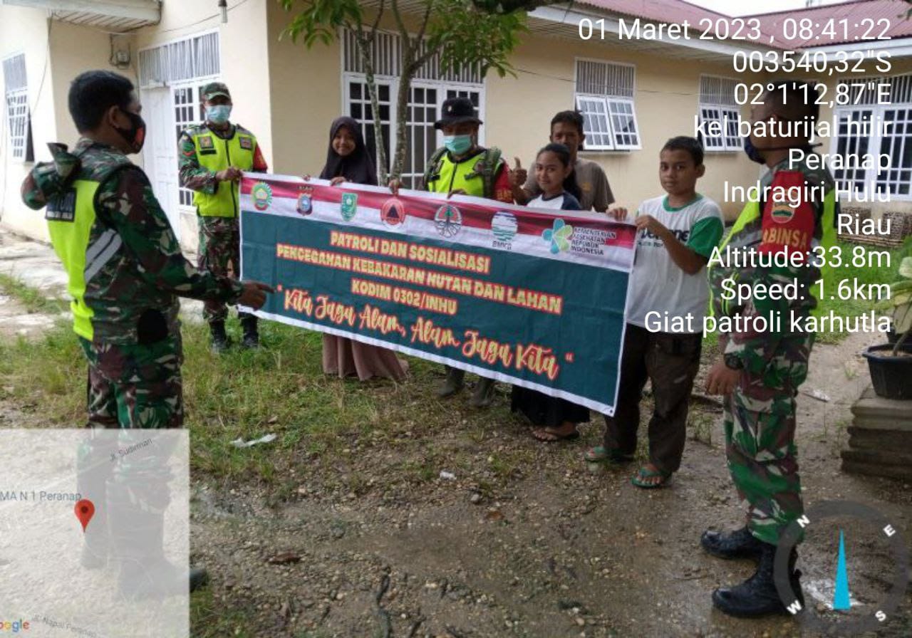 Bahaya Karhutla, Personil Koramil 05/Peranap Laksanakan Patroli dan Sosialisasi di Kelurahan Baturijal Hilir