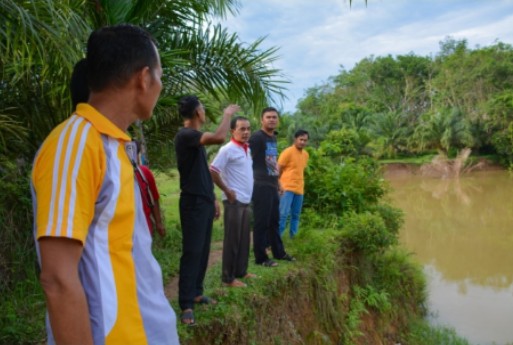 Abrasi Mengancam, Ketua DPRD Kuansing Tinjau Sungai Batang Pangean