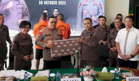 Polda Lampung Limpahkan Bukti Rp29,8 Miliar dan 2 Tersangka Jaringan Narkoba Fredy Pratama ke Kejati