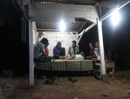 Tak Sekedar Patroli, Ronda Malam Desa Bukit Petaling Eratkan Silaturahmi Warga