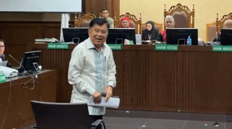 Suara Tepuk Tangan Penuhi Ruang Sidang Tipikor Saat JK Sebut Semua BUMN Harus Dihukum