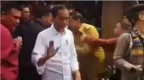 Dampingi Jokowi, Bupati Bengkulu Utara Hampir Tersungkur Ditarik Paspampres, Begini Klarifikasi Istana