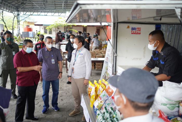 Wagubri Tinjau Pelaksanaan Pasar Murah di Kabupaten Indragiri Hilir