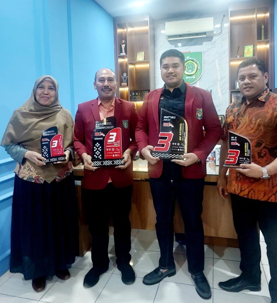 Dekan Fakultas Mahasiswa UISU Raih Juara 3 Rally APRC 2025 di Danau Toba