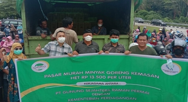 Atasi Kelangkahan, PT GSRP Salurkan 716.000 liter Minyak Goreng Sawit Di Sulawesi