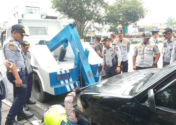 Dishub Pekanbaru Tindak 400 Kendaraan Parkir Sembarangan