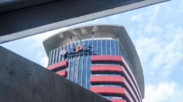 KPK Tangkap 23 Orang dalam OTT Bupati Pemalang
