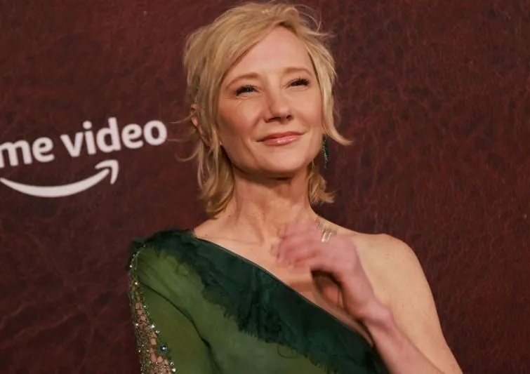 Aktris Anne Heche dikabarkan meninggal dunia setelah ventilator dicabut