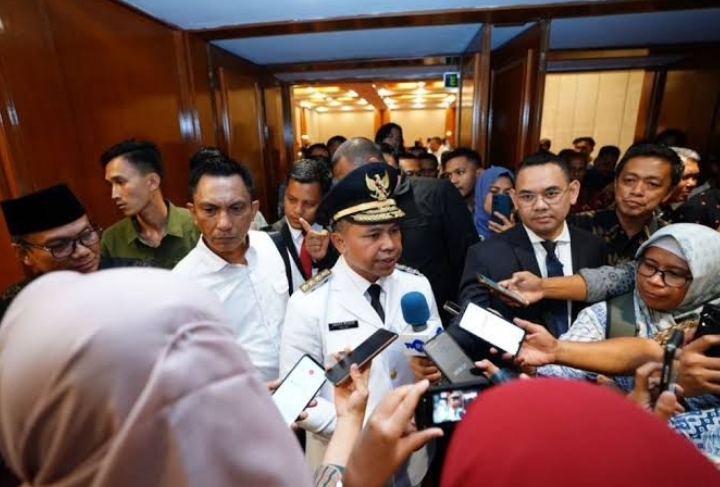 Defisit Anggaran Riau Capai Rp2 Triliun, Gubri Abdul Wahid Pastikan Pelayanan Masyarakat Tetap Optimal