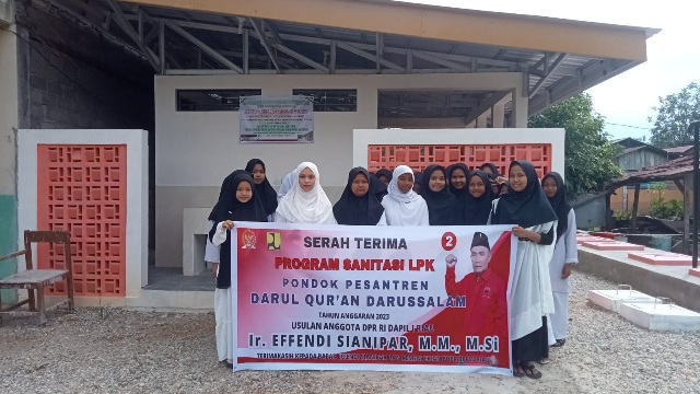 Salurkan Bantuan Sanitasi di Ponpes Darul Quran Darussalam di Rohul, Effendi Sianipar:Terus Beri Pelayanan Bagi Santri