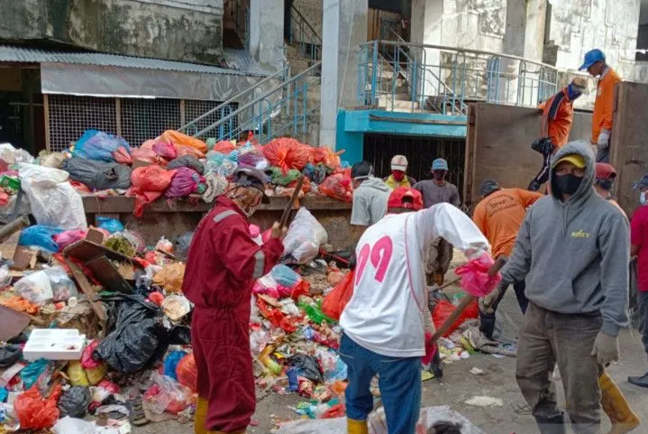 Armada Sudah Uzur, Sampah di Selatpanjang Kerap Menumpuk