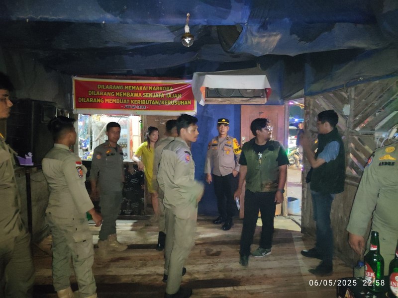 Ciptakan Ketertiban, Polsek Payung Sekaki dan Satpol PP Bubarkan Kafe Ilegal di Pekanbaru